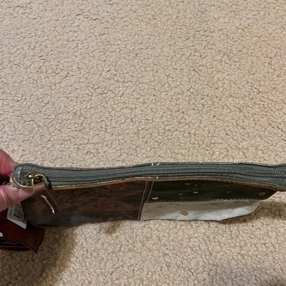 NWT Uchi Hattie Gold Splattered Canvas Wristlet Recycled Clutch Leather Metallic - Picture 11 of 12